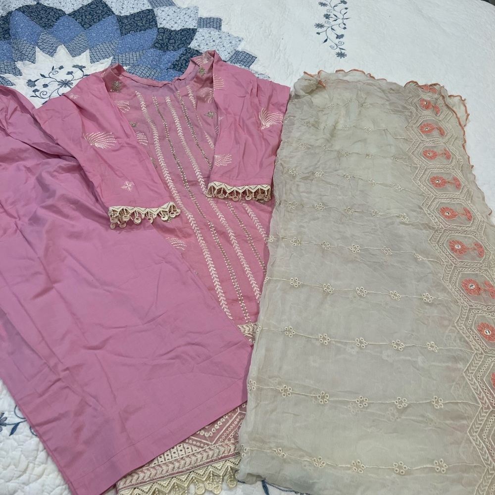 New 3 piece Laxauary Lawn Salwarkameez xl